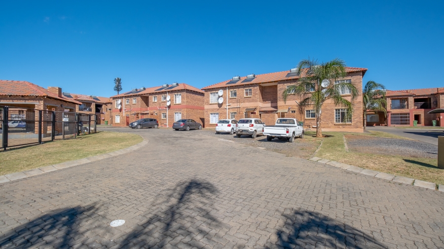 2 Bedroom Property for Sale in Waterval East North West